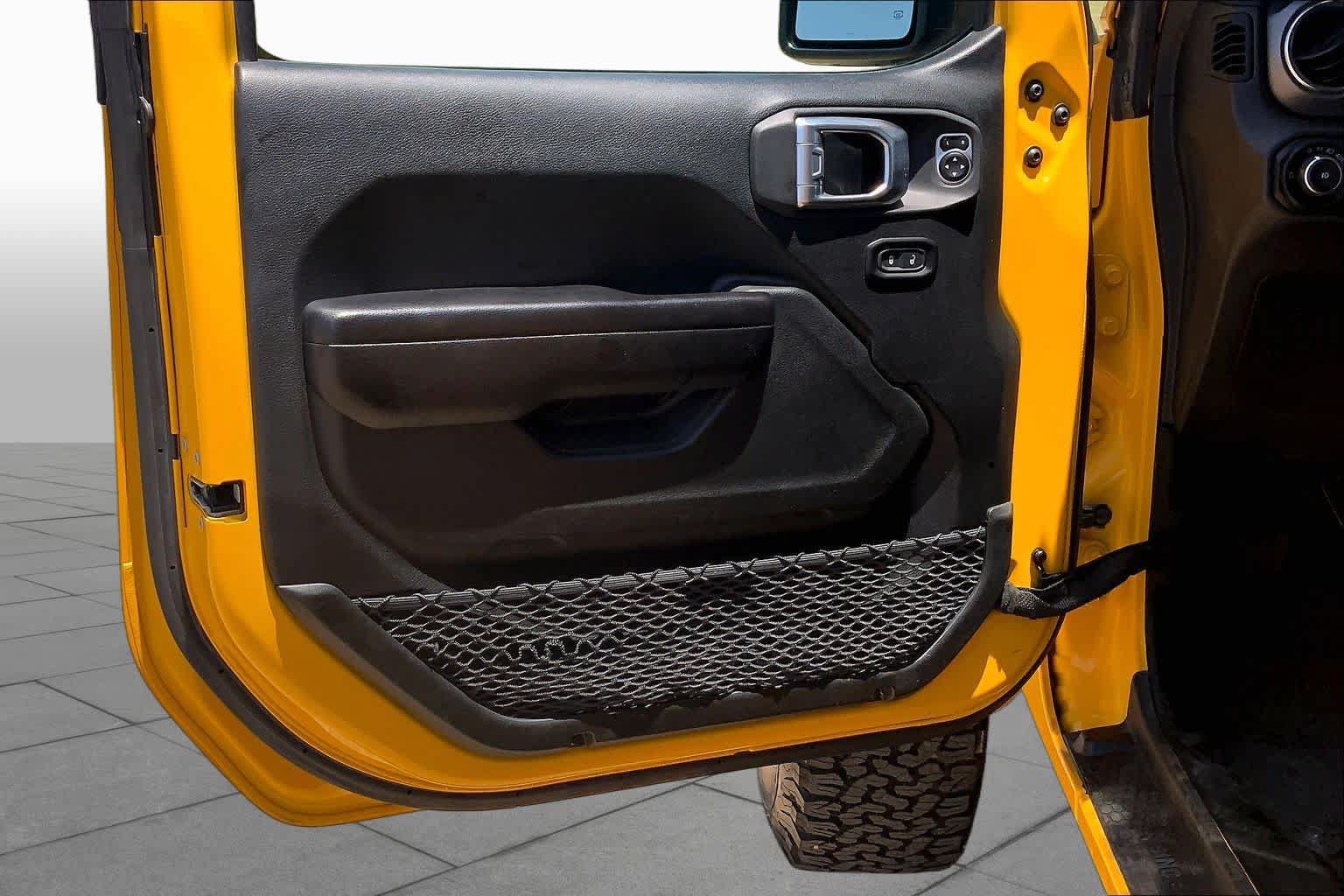 Used 2021 Jeep Wrangler Unlimited Rubicon w/ Cold Weather Group AWD/4WD image 22