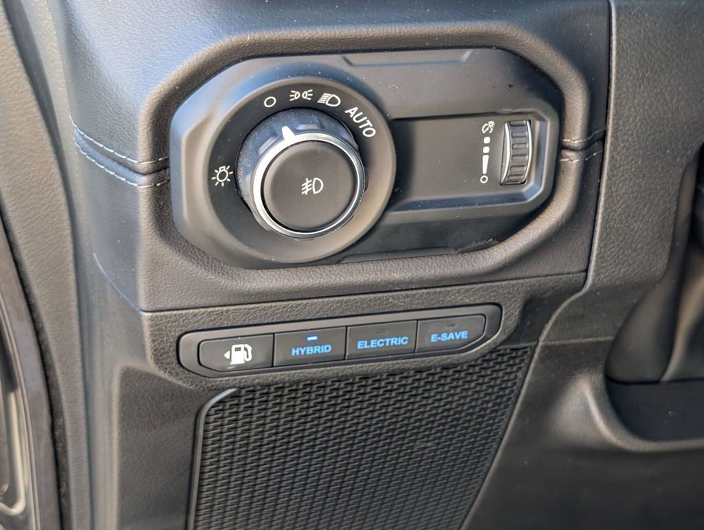 Used 2024 Jeep Wrangler Unlimited Sahara image 36