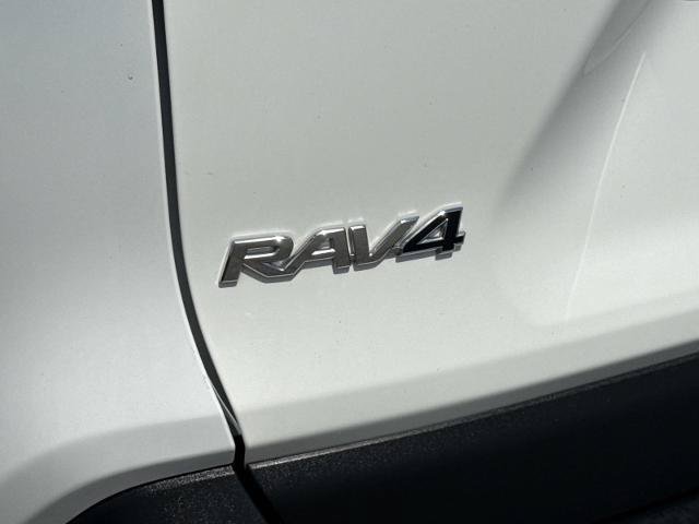 Used 2025 Toyota RAV4 XLE AWD/4WD image 7