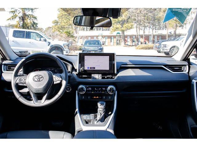 Used 2023 Toyota RAV4 XLE Premium image 12