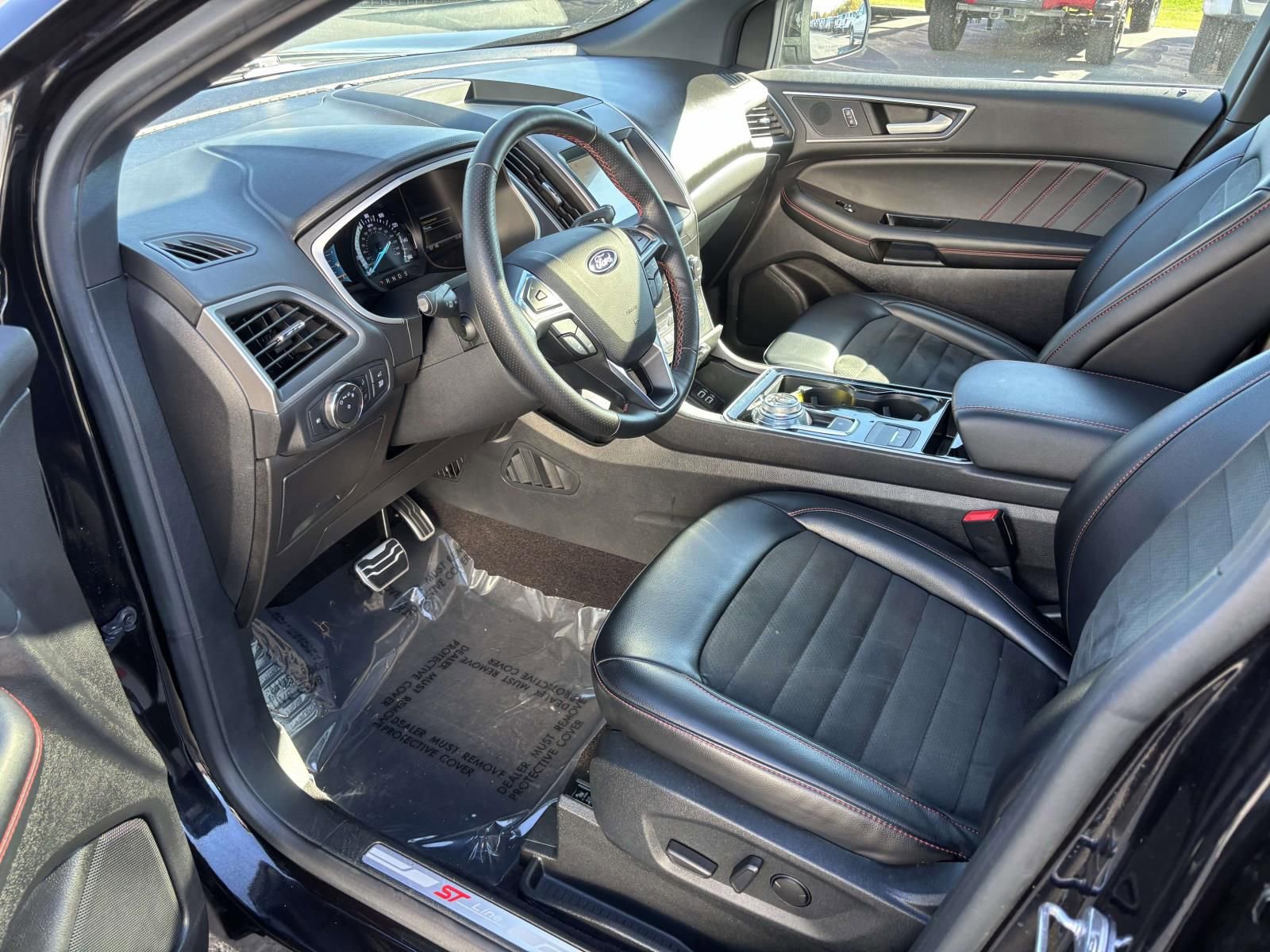 Certified 2020 Ford Edge ST-Line w/ Cold Weather Package image 26