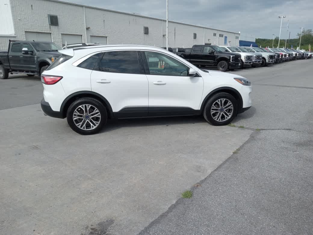 Certified 2022 Ford Escape SEL w/ Technology Package AWD/4WD image 8