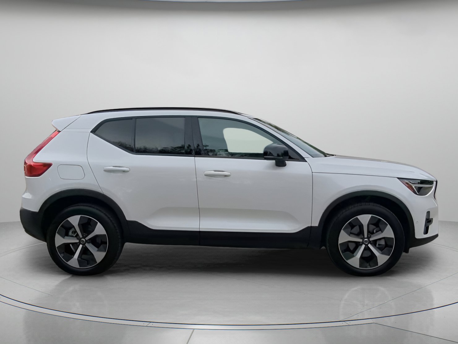 Used 2026 Volvo XC40 B5 Plus AWD/4WD image 33