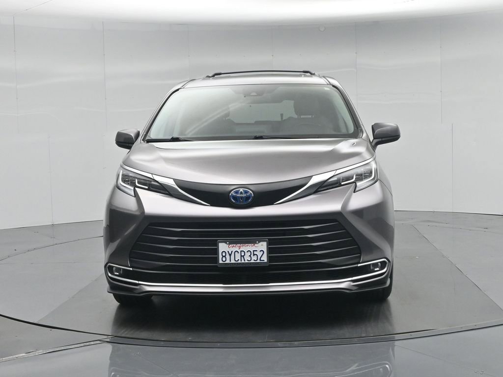 Used 2021 Toyota Sienna XLE FWD image 28