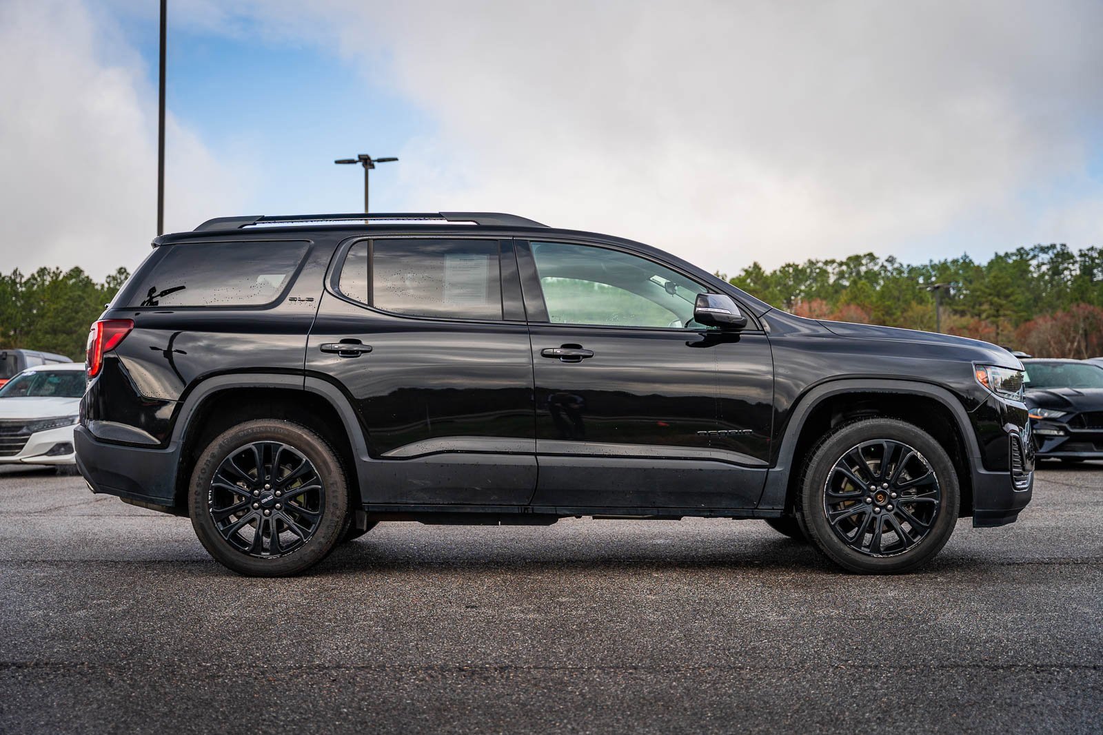 Used 2023 GMC Acadia SLE w/ Driver Convenience Package image 6