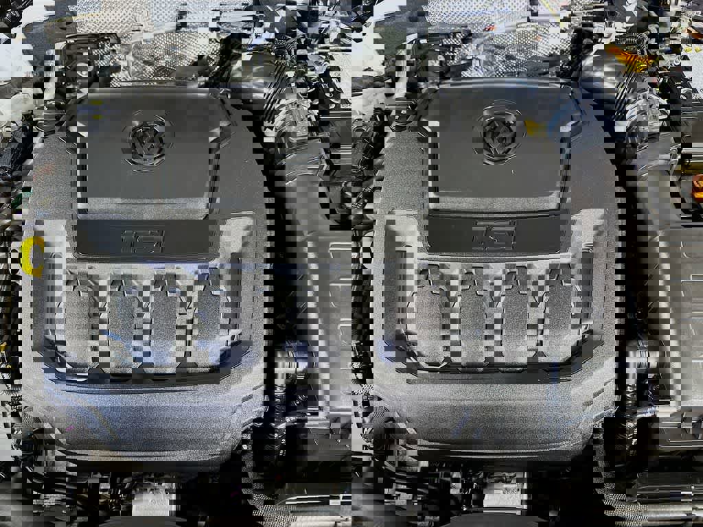 Used 2024 Volkswagen Tiguan SE R-Line image 9