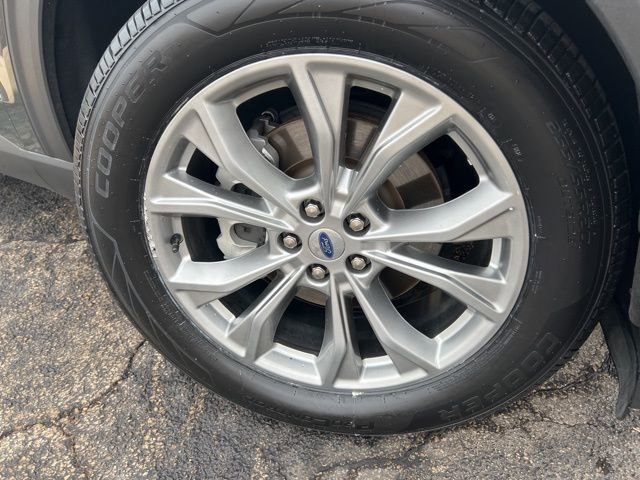 Certified 2023 Ford Explorer XLT w/ Equipment Group 202A AWD/4WD image 2