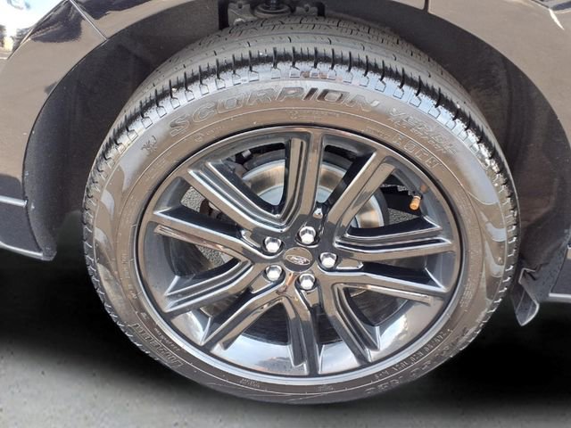 Certified 2020 Ford Edge ST-Line w/ Cold Weather Package AWD/4WD image 9
