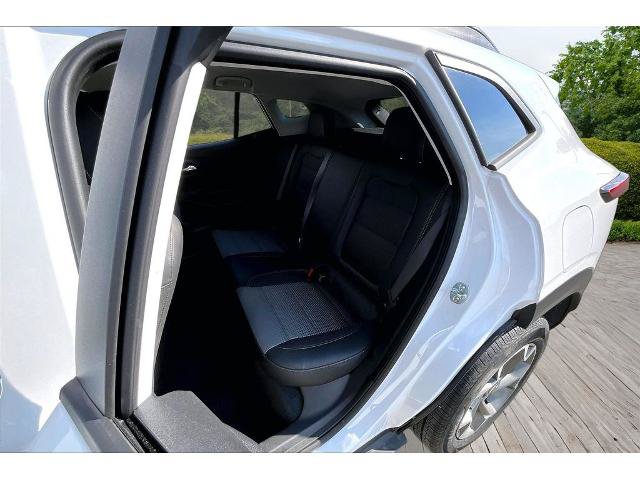 Used 2025 Chevrolet Trax LT w/ LT Convenience Package FWD image 18