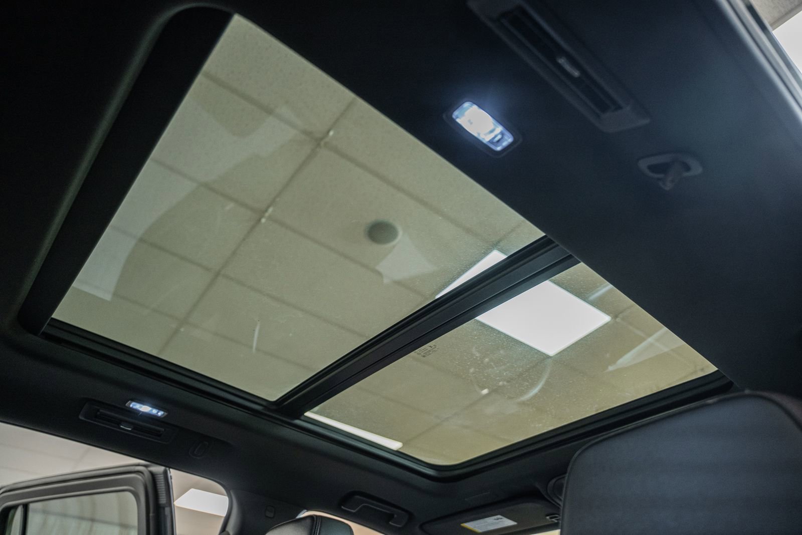 Used 2025 Chevrolet Suburban RST w/ Advanced Technology Package image 42