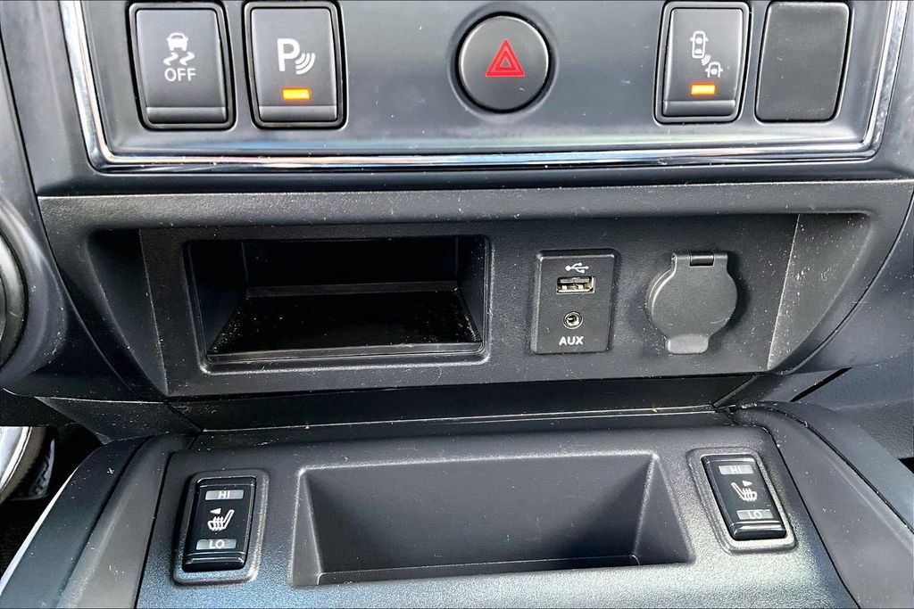 Used 2018 Nissan Titan SV w/ SV Convenience Package image 26