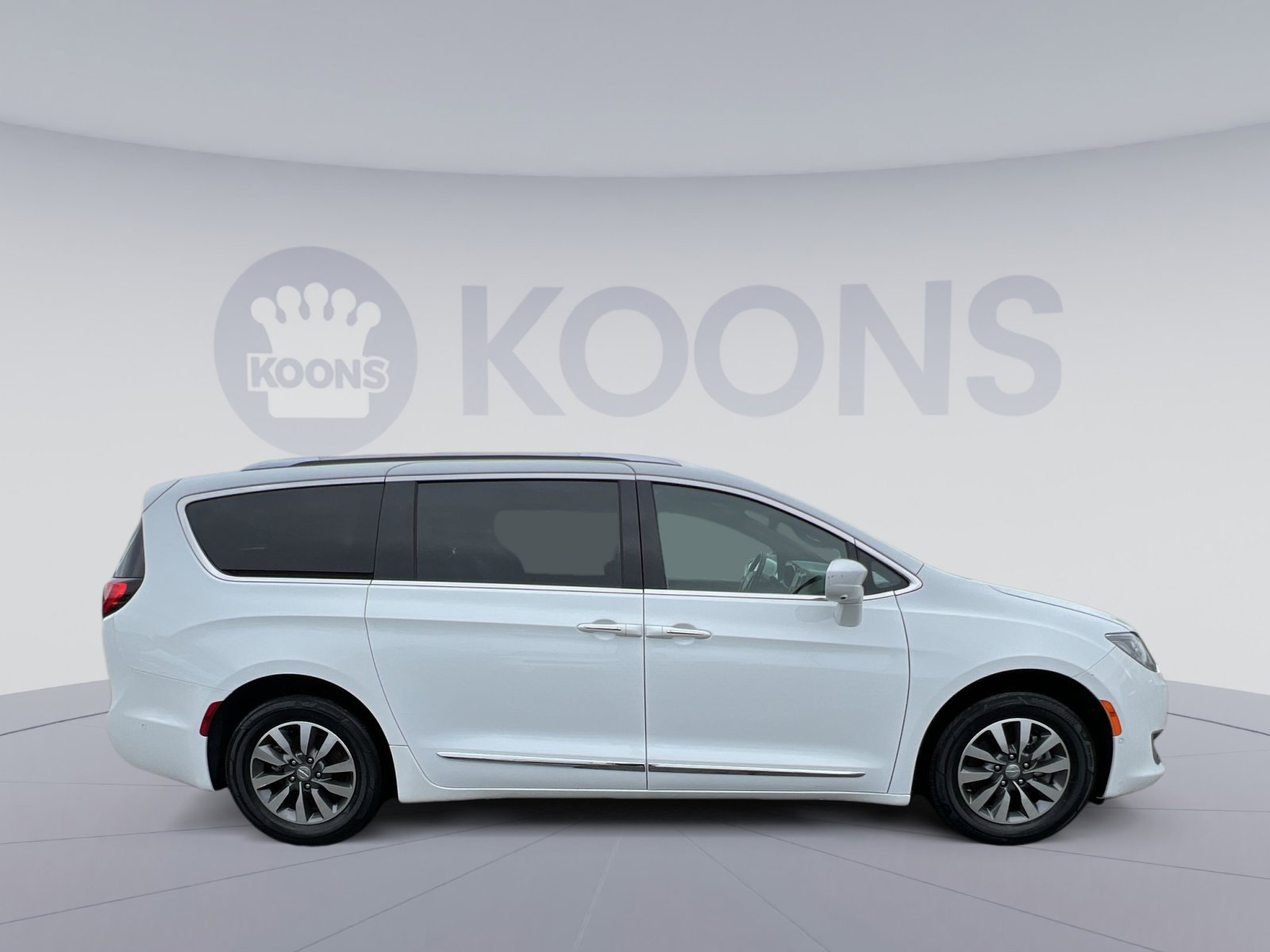 Used 2020 Chrysler Pacifica Touring-L FWD image 12