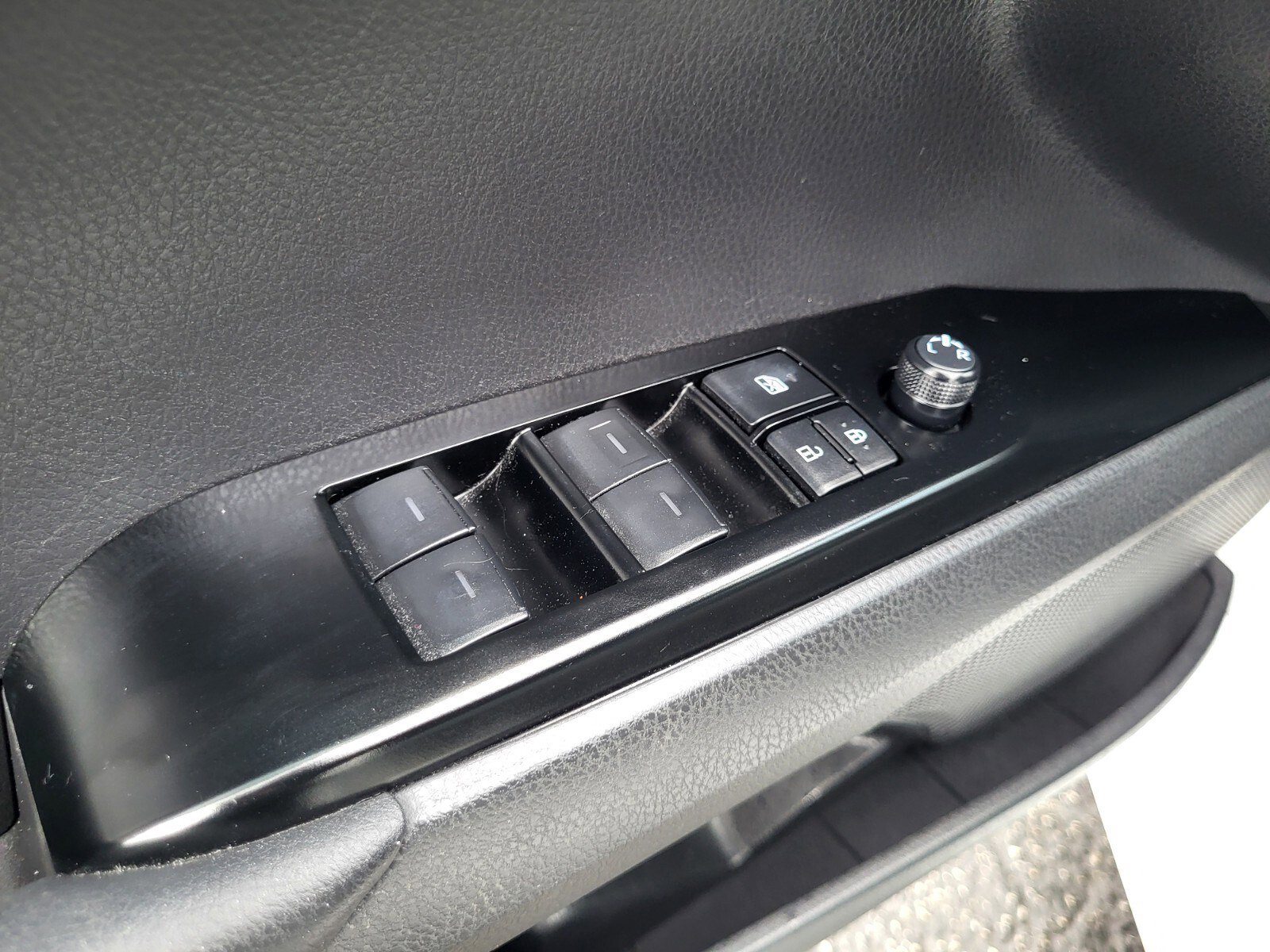 Used 2025 Toyota Camry SE FWD image 19