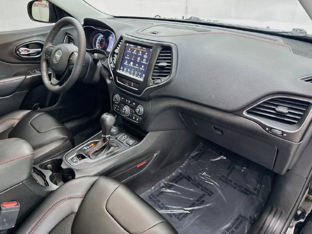 Used 2022 Jeep Cherokee Trailhawk AWD/4WD image 30