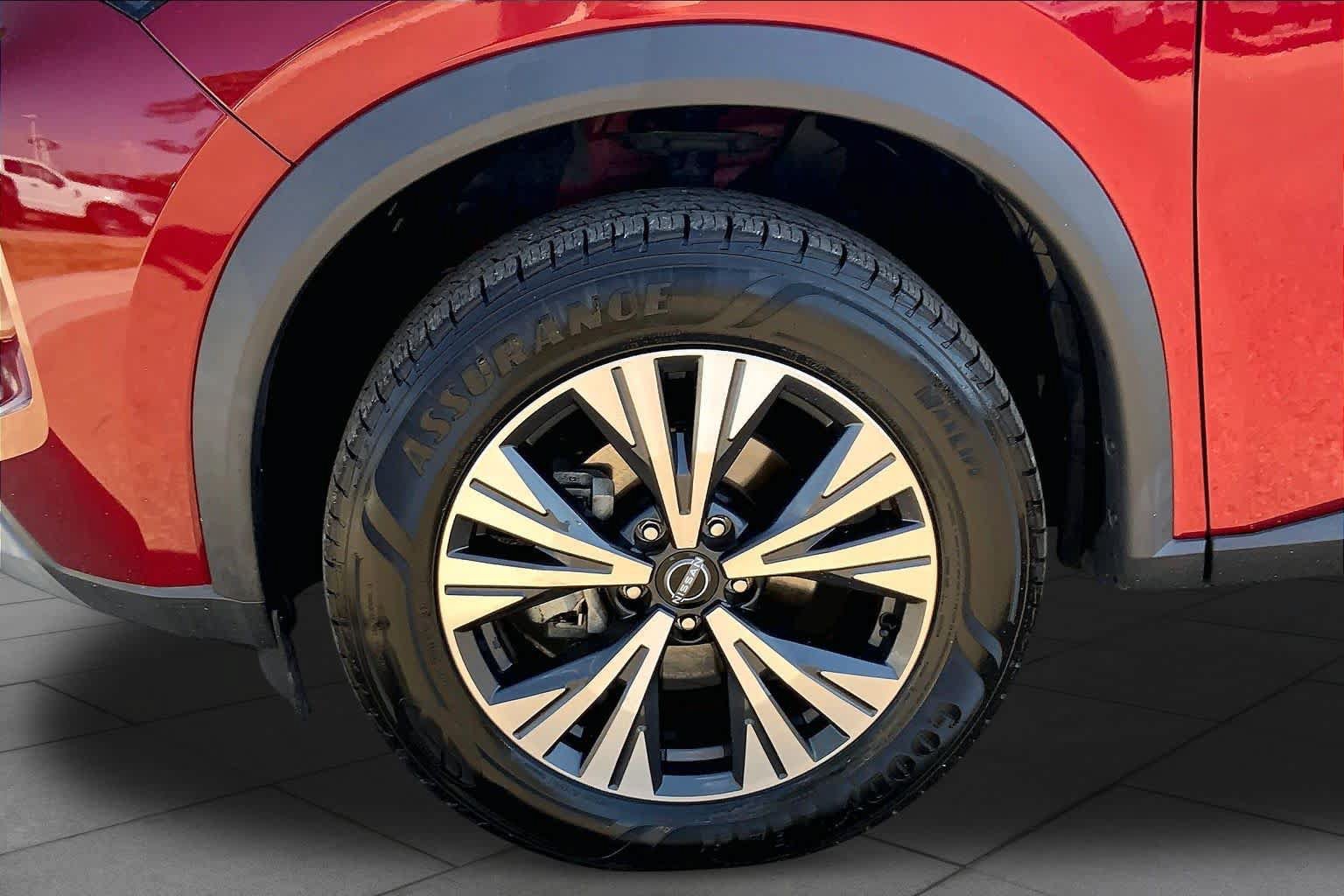Used 2022 Nissan Rogue SV FWD image 11