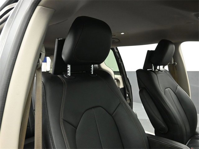 Used 2017 Chrysler Pacifica Touring-L Plus image 44