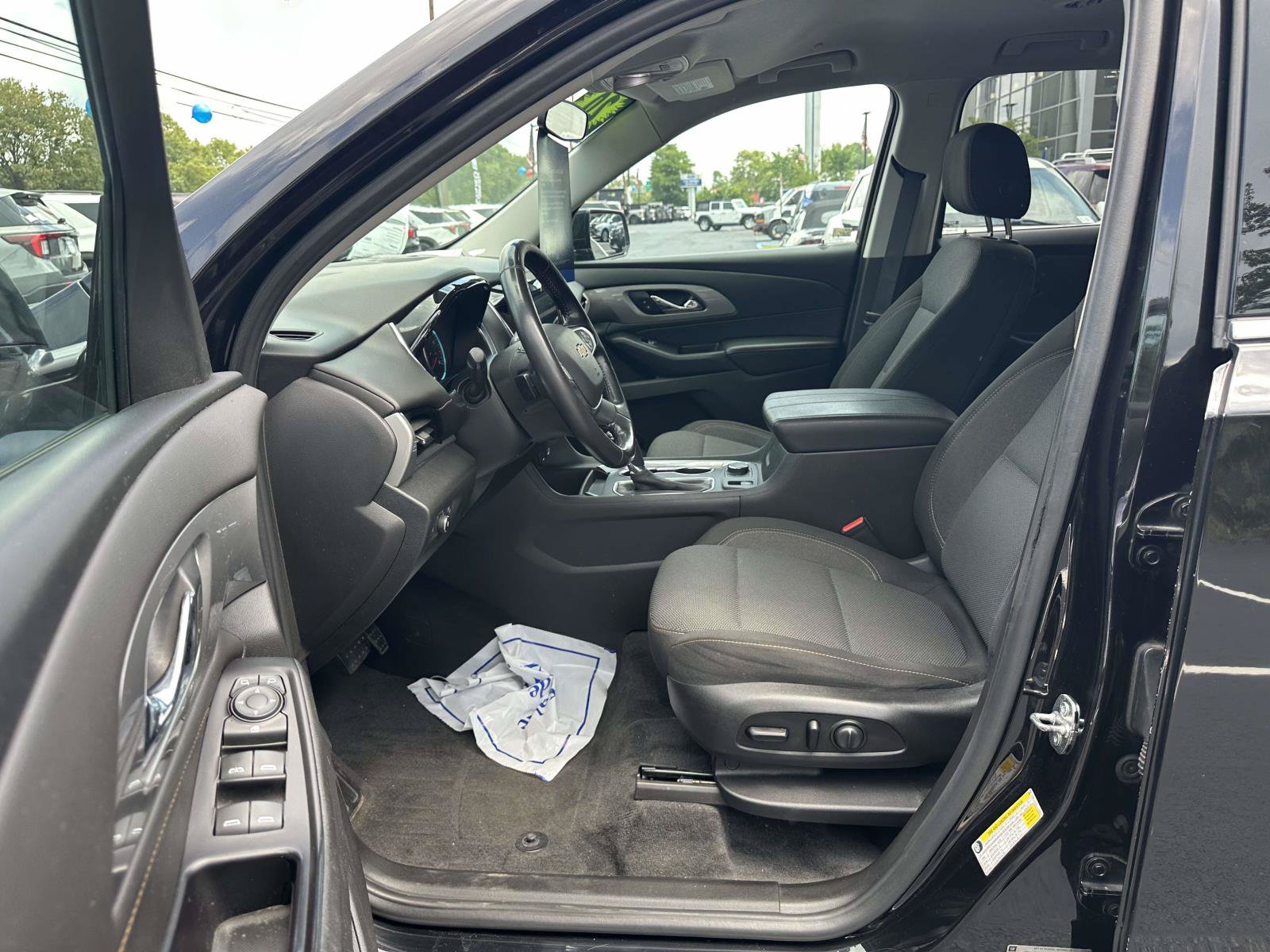 Used 2020 Chevrolet Traverse LT AWD/4WD image 17