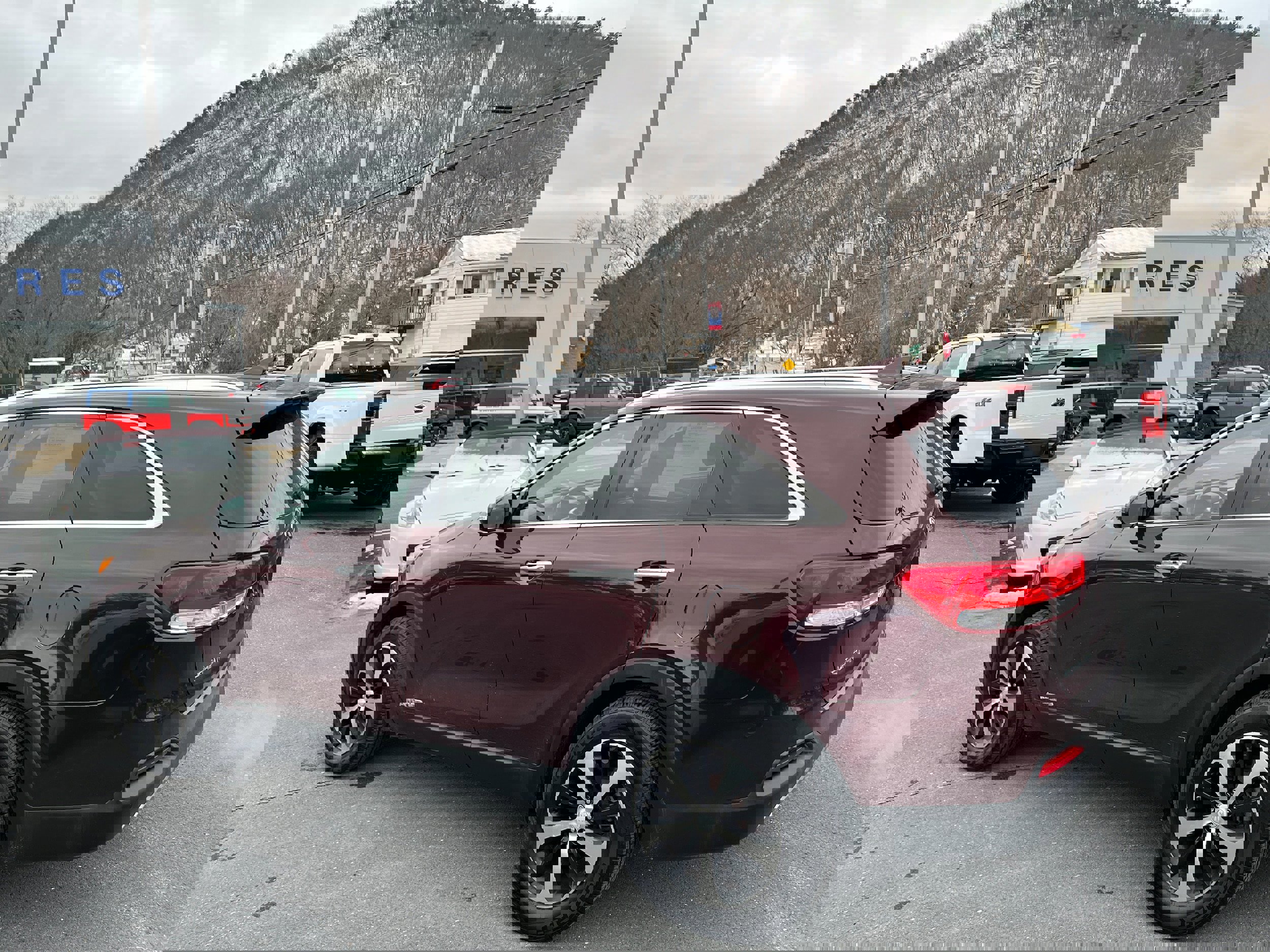 Used 2017 Kia Sorento EX w/ EX Advanced Touring Package image 3