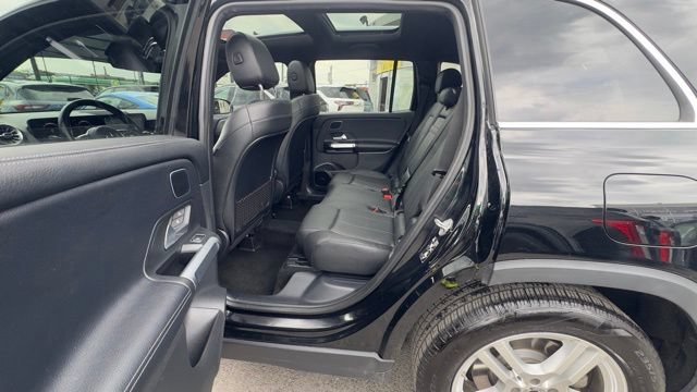 Used 2021 Mercedes-Benz GLB 250 4MATIC w/ Premium Package image 18