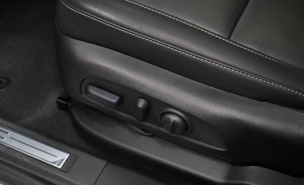 Used 2023 GMC Acadia SLT w/ Preferred Package image 24