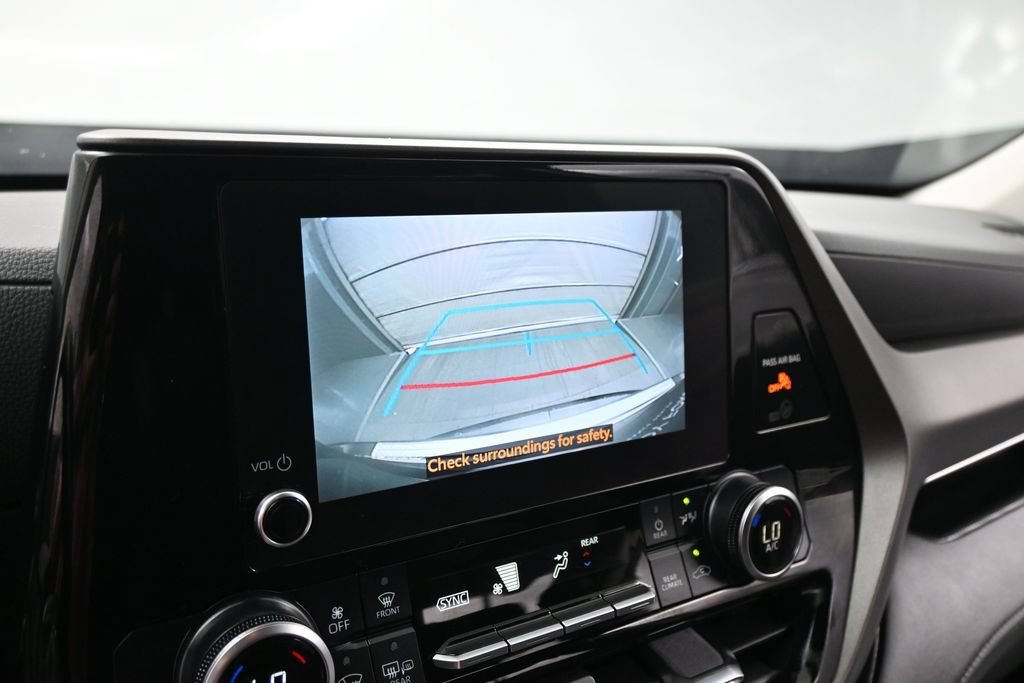 Used 2023 Toyota Highlander LE AWD/4WD image 14