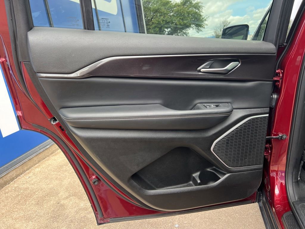 Used 2022 Jeep Grand Cherokee L Laredo AWD/4WD image 19