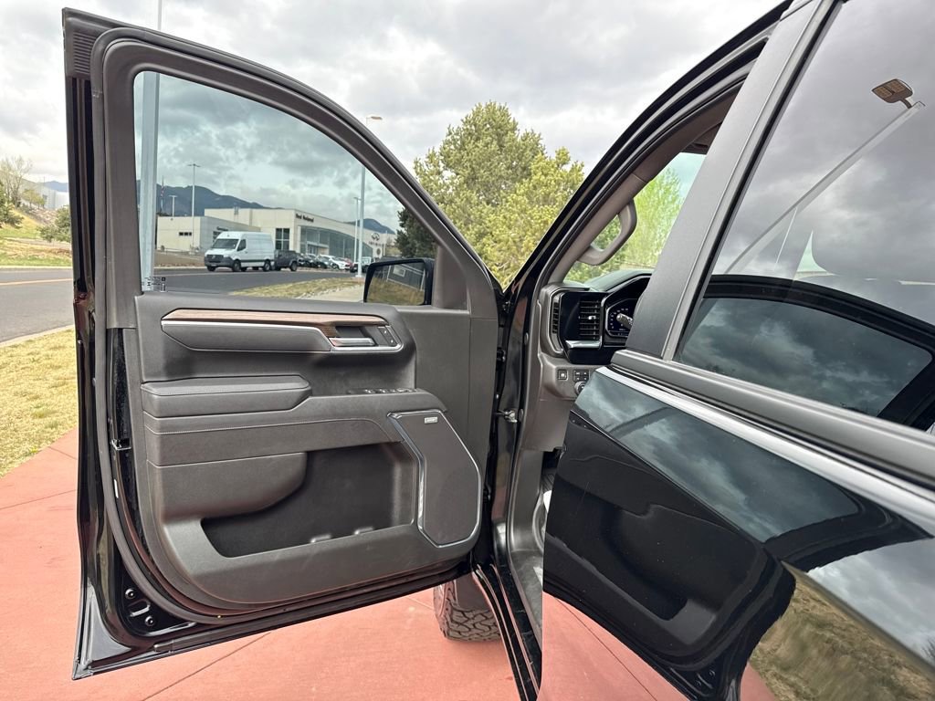 Used 2025 Chevrolet Silverado 1500 LT Trail Boss w/ LT Trail Boss Premium Package image 9