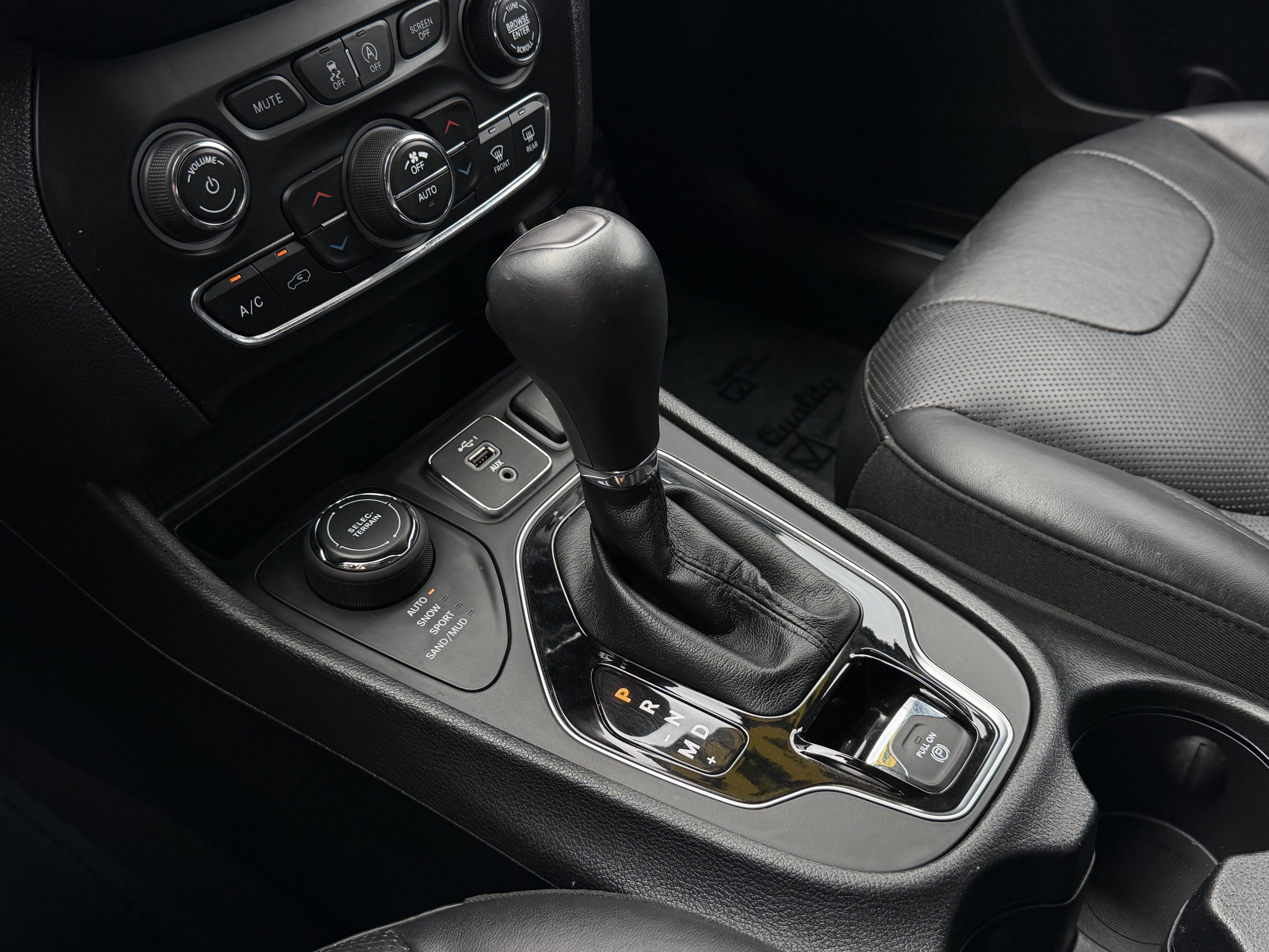 Used 2019 Jeep Cherokee Limited AWD/4WD image 21