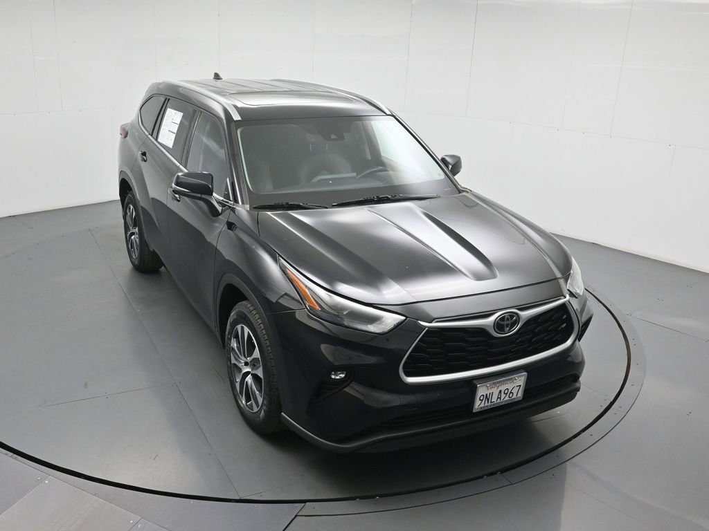 Used 2022 Toyota Highlander XLE FWD image 40