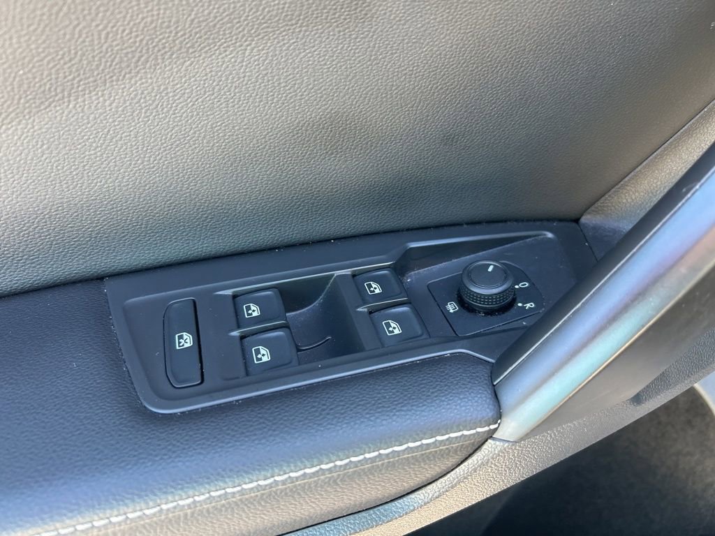 Used 2022 Volkswagen Tiguan S image 13