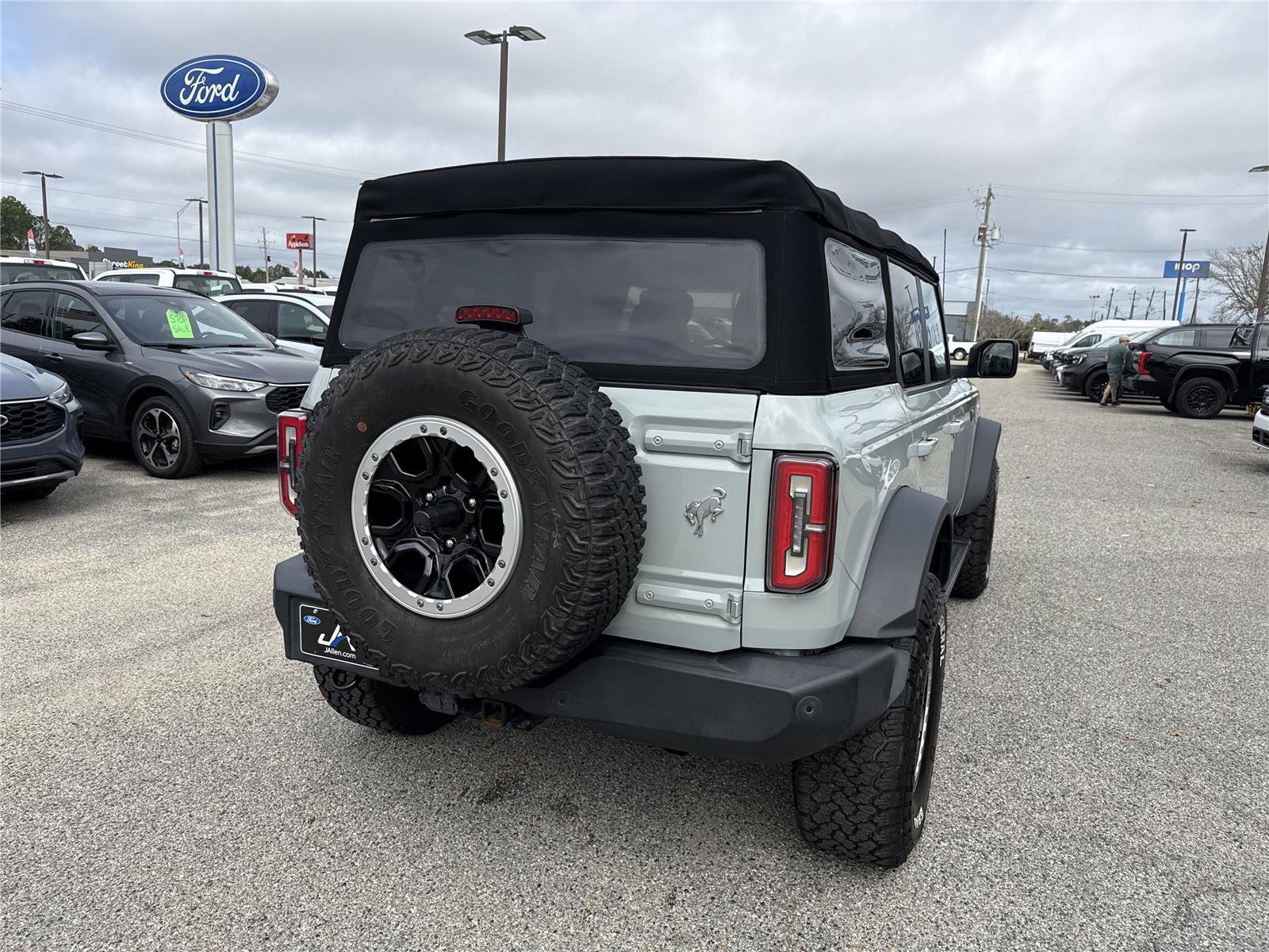 Certified 2021 Ford Bronco Outer Banks w/ Sasquatch Package image 6