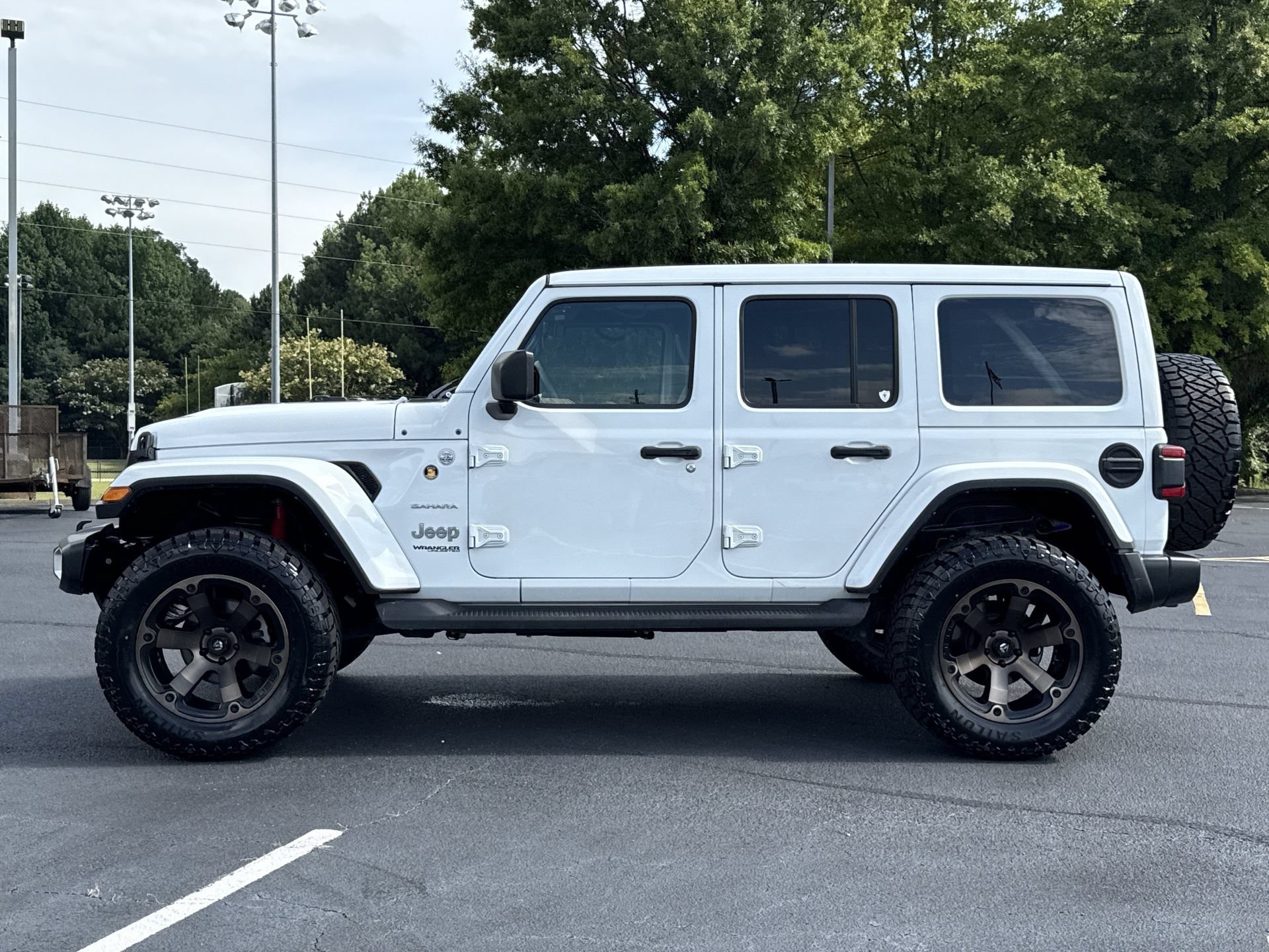 Used 2022 Jeep Wrangler Unlimited Sahara w/ LED Lighting Group AWD/4WD image 24