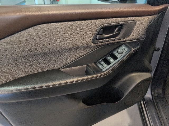 Used 2022 Nissan Rogue S AWD/4WD image 12
