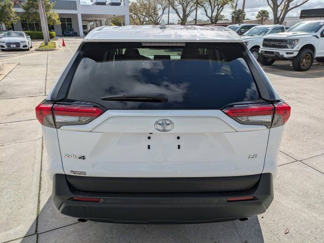 Used 2022 Toyota RAV4 LE image 7