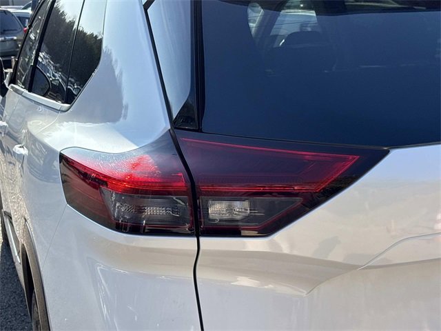 Used 2024 Nissan Rogue Platinum w/ Platinum Premium Package image 11