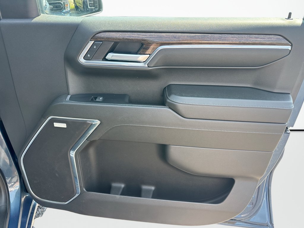 Used 2024 GMC Sierra 1500 Elevation w/ Preferred Package AWD/4WD image 15
