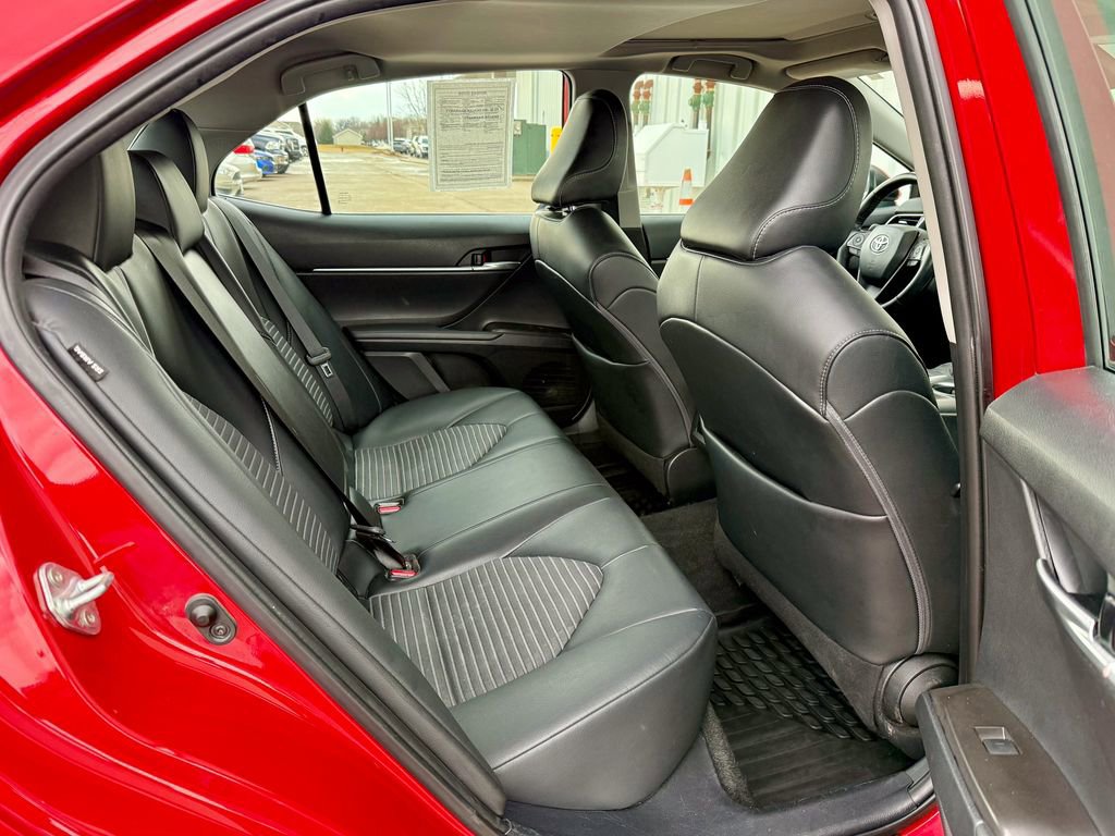 Used 2021 Toyota Camry SE w/ Cold Weather Package image 18