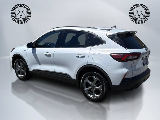 Certified 2025 Ford Escape ST-Line Select AWD/4WD image 9
