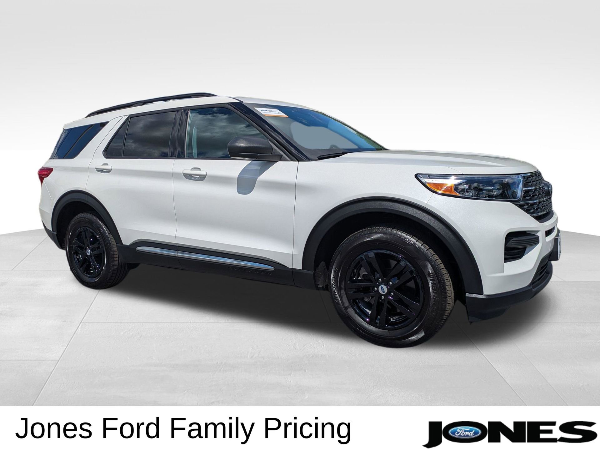 Certified 2023 Ford Explorer XLT AWD/4WD image 3