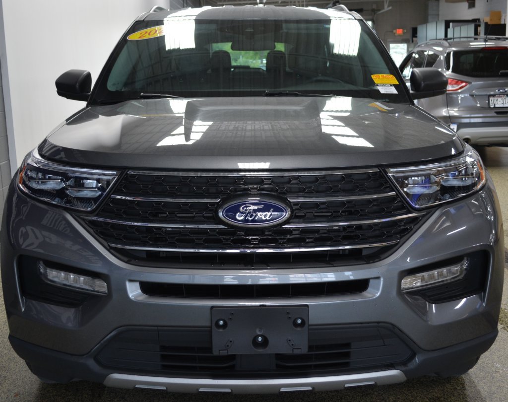 Certified 2024 Ford Explorer XLT w/ Equipment Group 202A AWD/4WD image 8