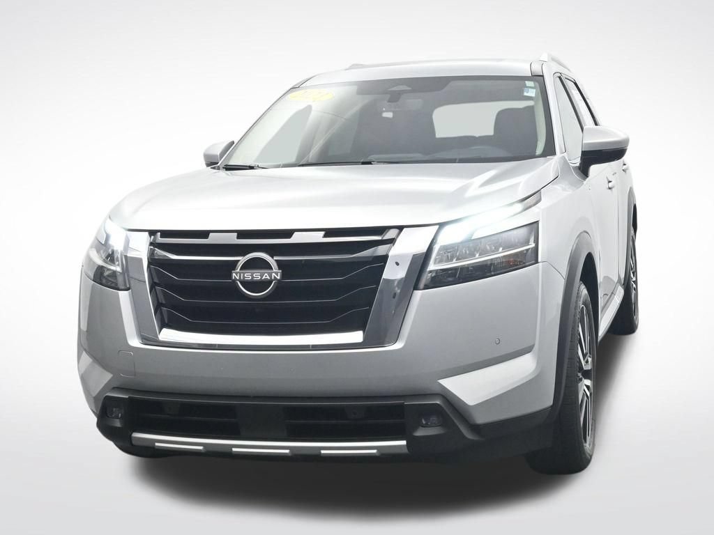 Used 2023 Nissan Pathfinder Platinum AWD/4WD image 2