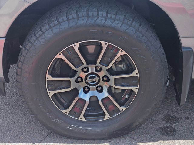 Used 2021 Nissan Titan SV w/ SV Convenience Package image 24