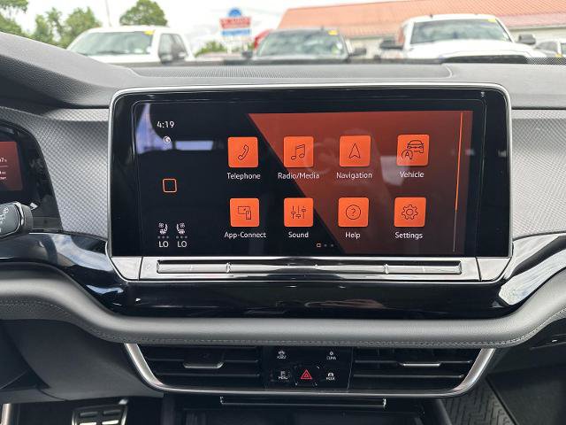 Used 2024 Volkswagen Atlas Peak Edition SE AWD/4WD image 29
