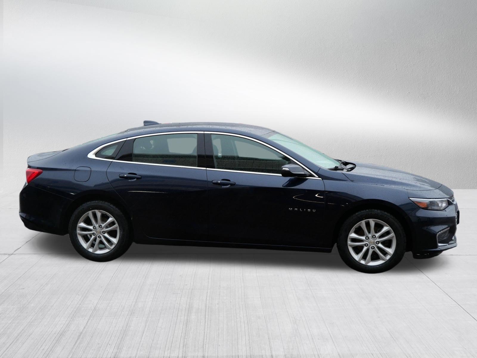 Used 2017 Chevrolet Malibu LT FWD image 8