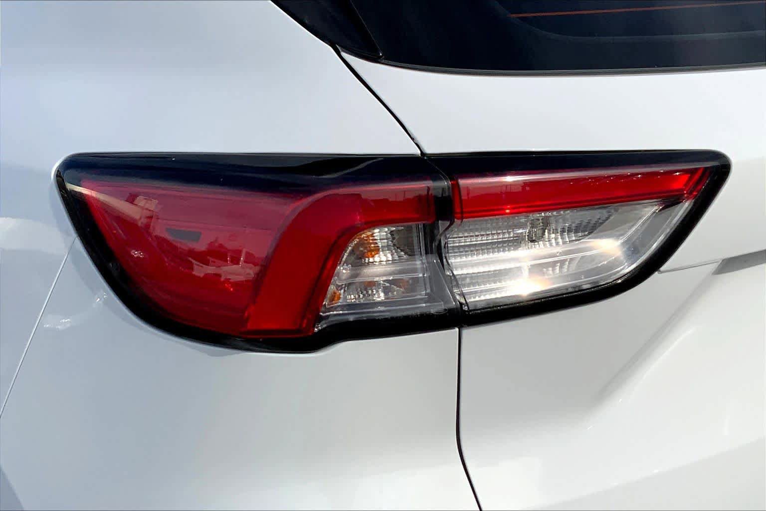 Certified 2022 Ford Escape S FWD image 9