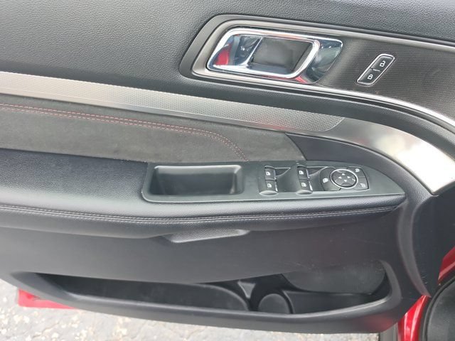 Certified 2019 Ford Explorer XLT w/ Equipment Group 202A FWD image 25