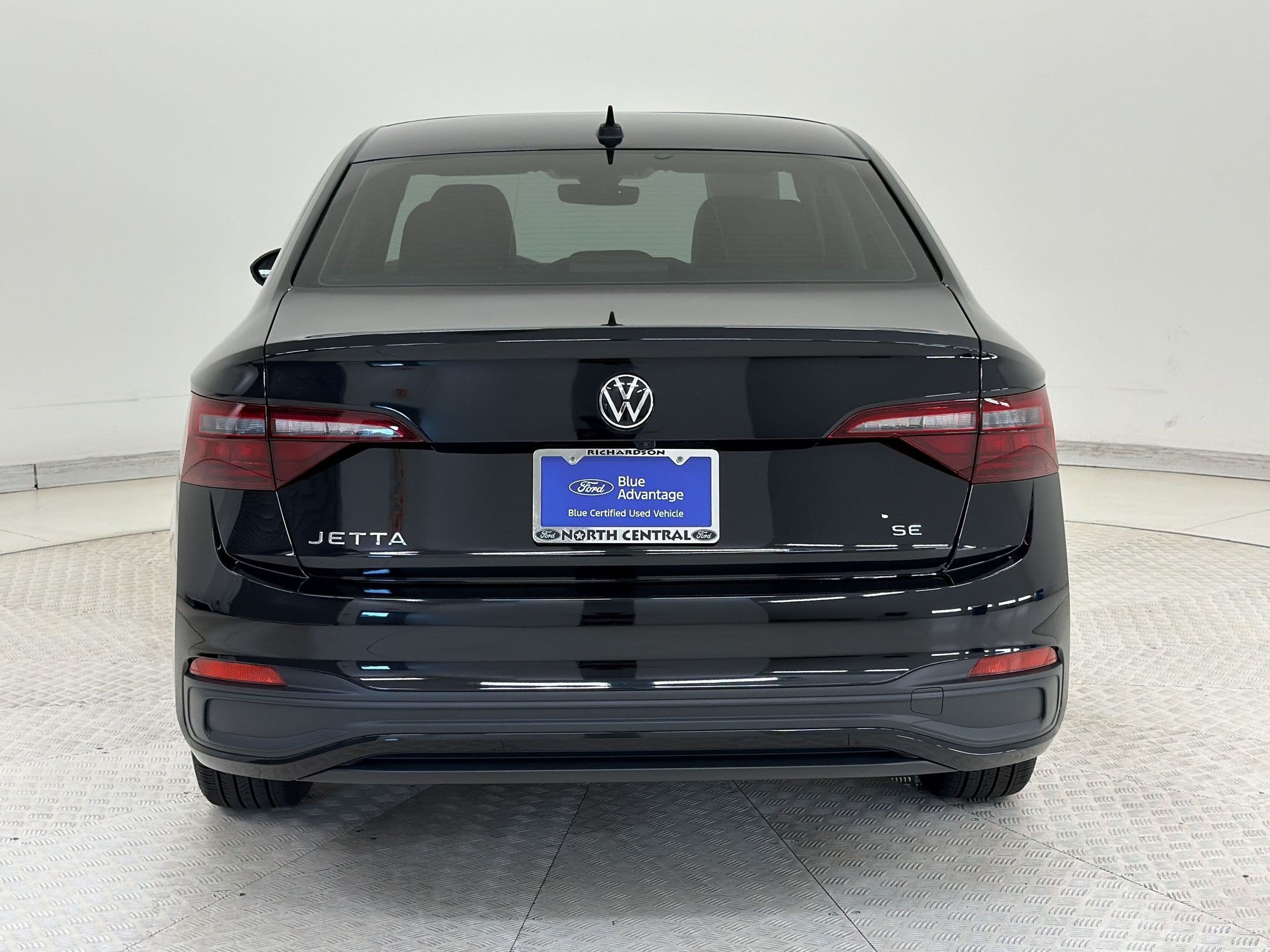 Used 2024 Volkswagen Jetta SE w/ Panoramic Sunroof Package FWD image 10