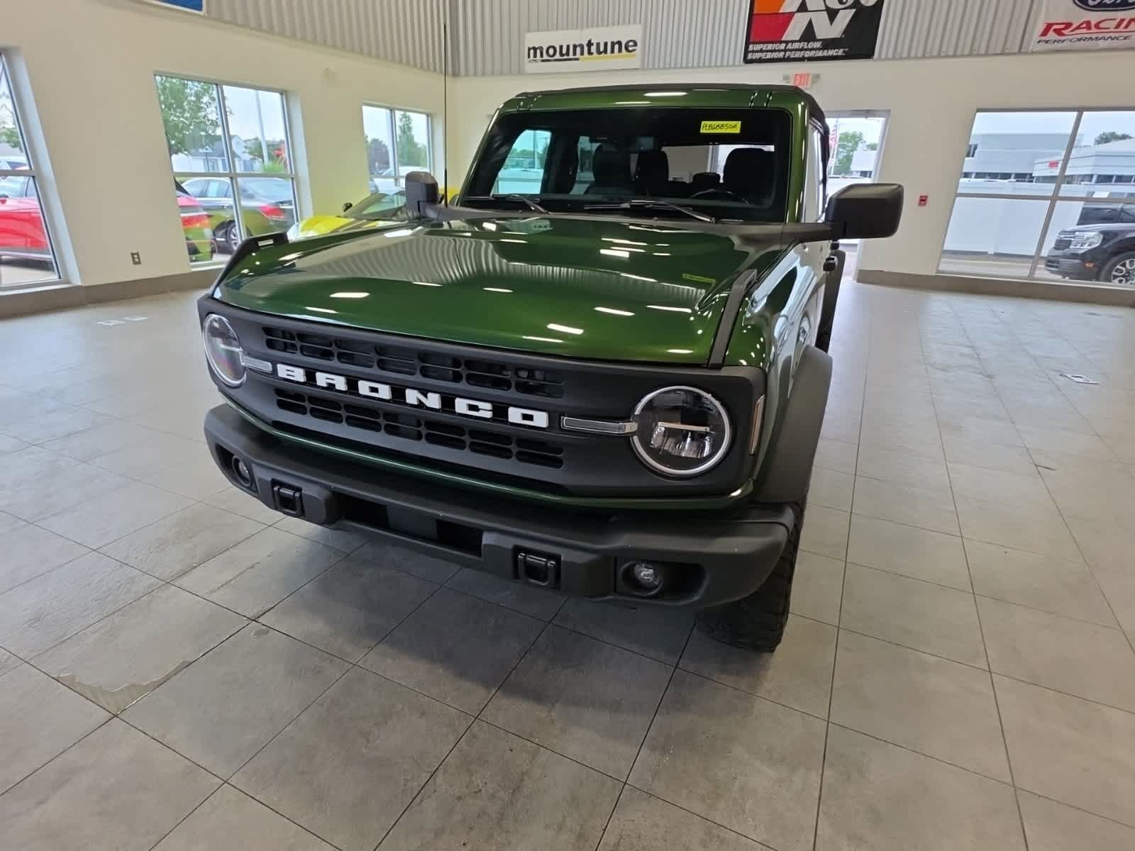 Certified 2023 Ford Bronco Black Diamond AWD/4WD image 2