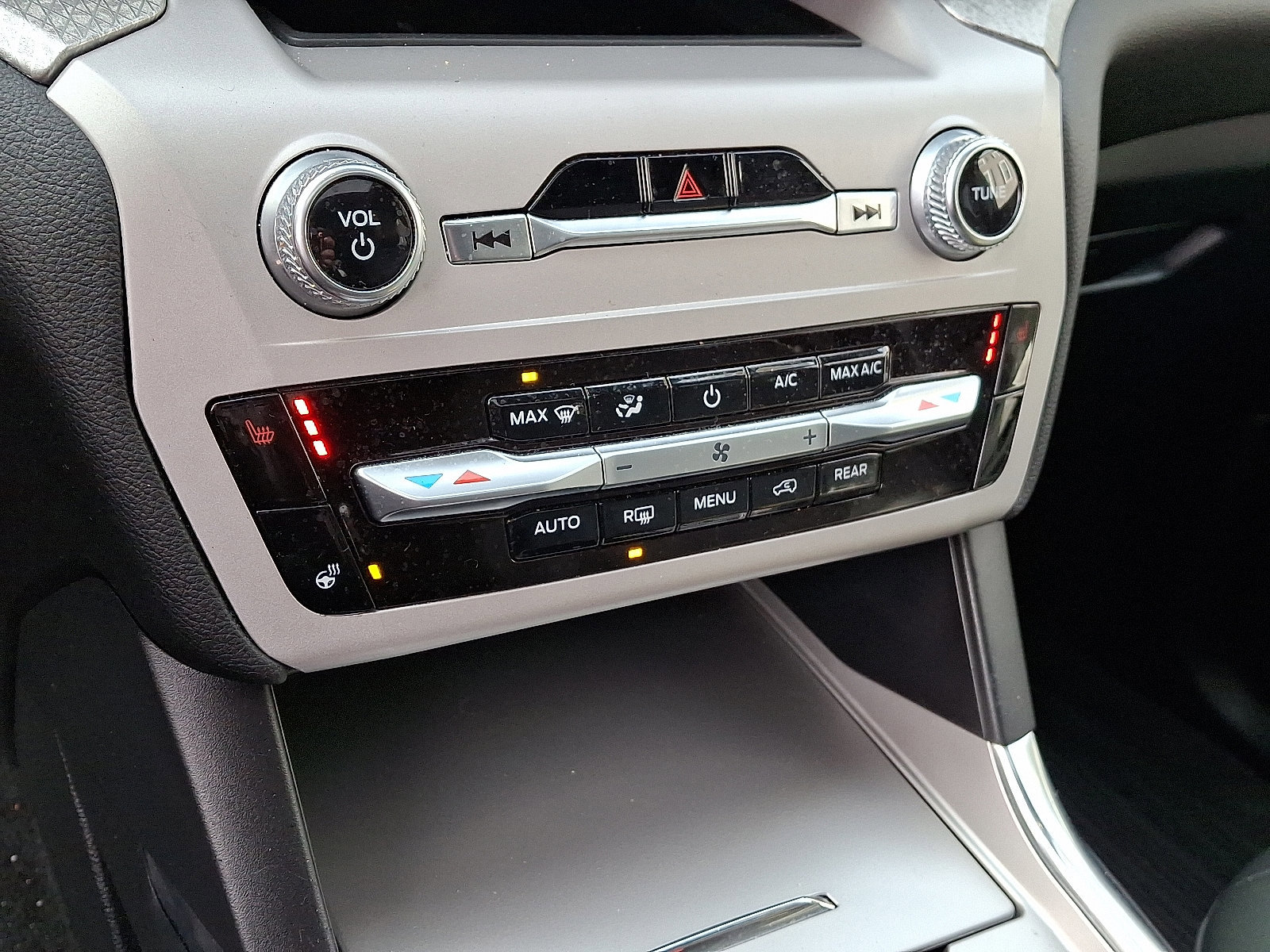 Certified 2024 Ford Explorer Timberline w/ Timberline Technology Package image 18