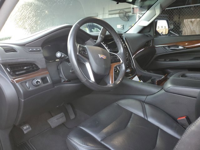 Used 2020 Cadillac Escalade Luxury image 4